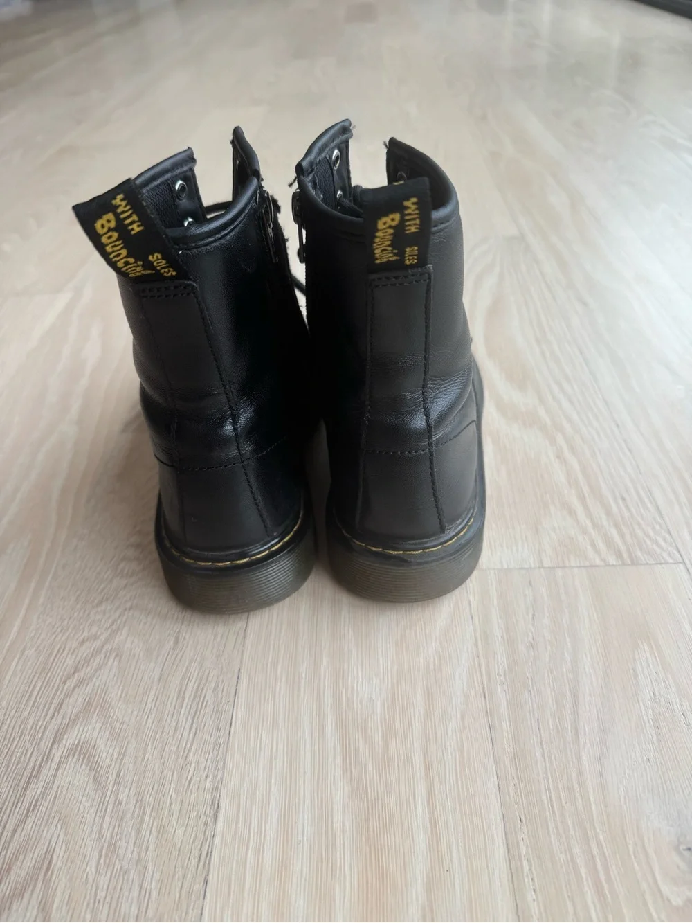 Dr. Martens Women's Black Leather Lace-Up Boots size 5